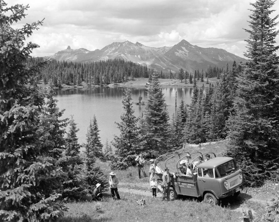  Willys Jeep FC-150 1957 года  (фото 2 из 11)